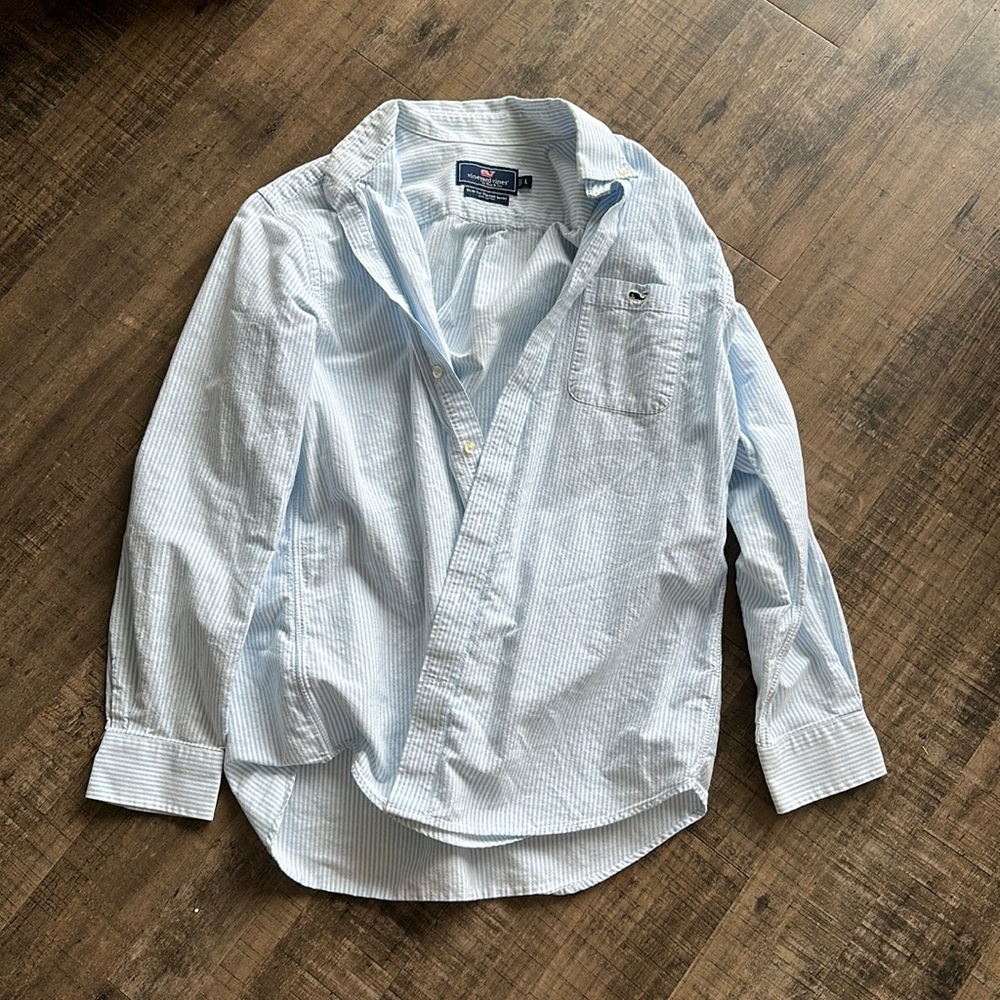 Mens Vineyard Vines light blue and white striped shirt
